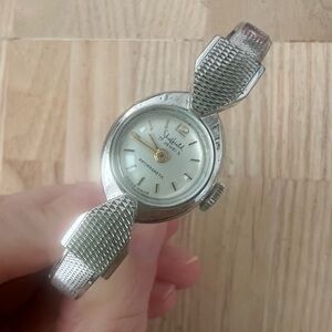 Vintage Sheffield ladies silver tone hinged cuff bracelet mechanical watch
